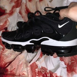 nike air vapormax plus overbranding black